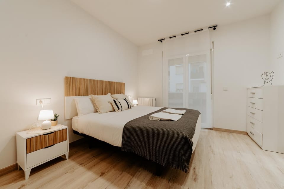 Bed, Photo of the whole room, Bedroom, towels, wardrobe