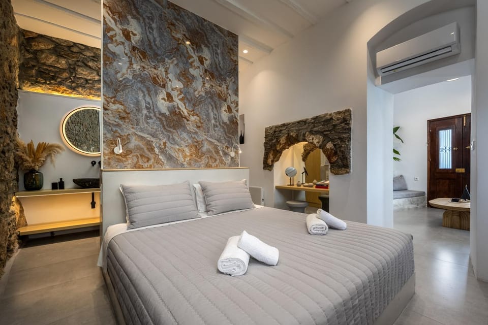 Bed, Bathroom, Photo of the whole room, Bedroom, towels, air conditioner