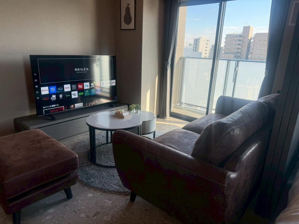 TV and multimedia, Living room, City view
