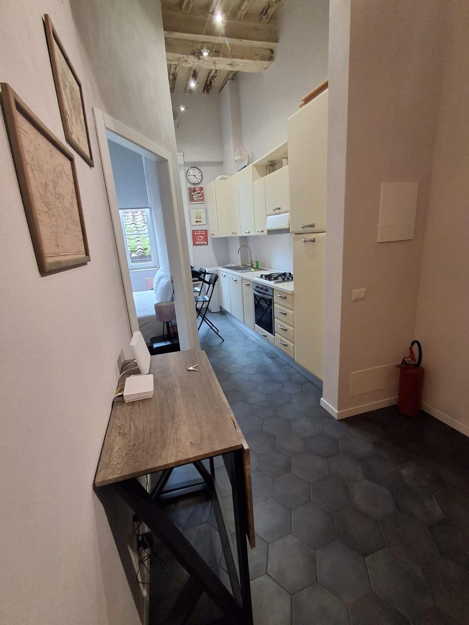 Kitchen or kitchenette, Dining area, oven, stove