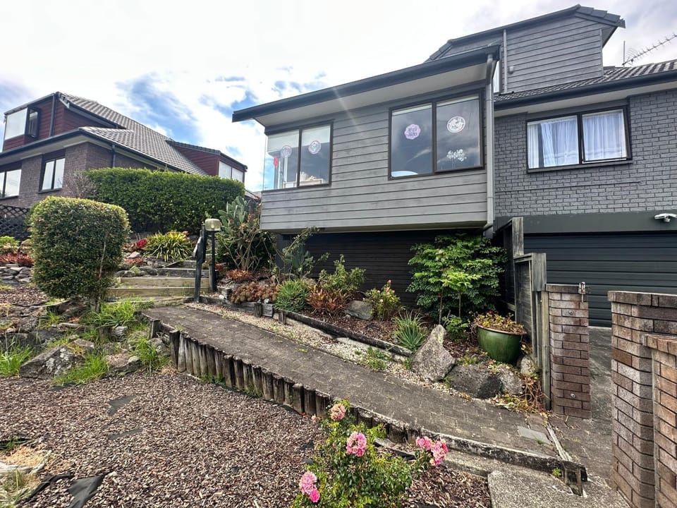 Property building, Facade/entrance, Garden