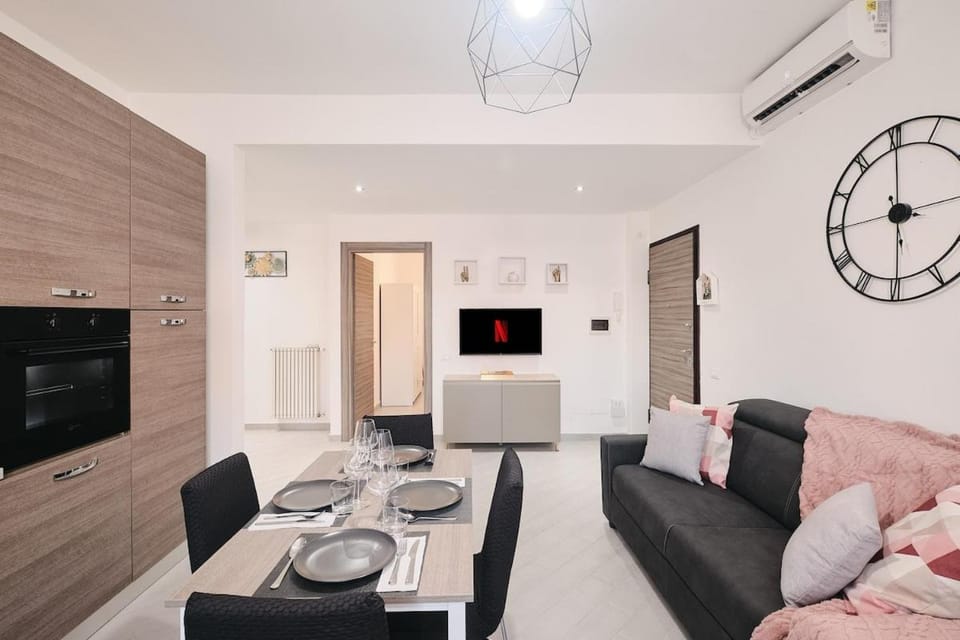 5 FCO Modern & Spacious, Free Parking Apartment in Lazio