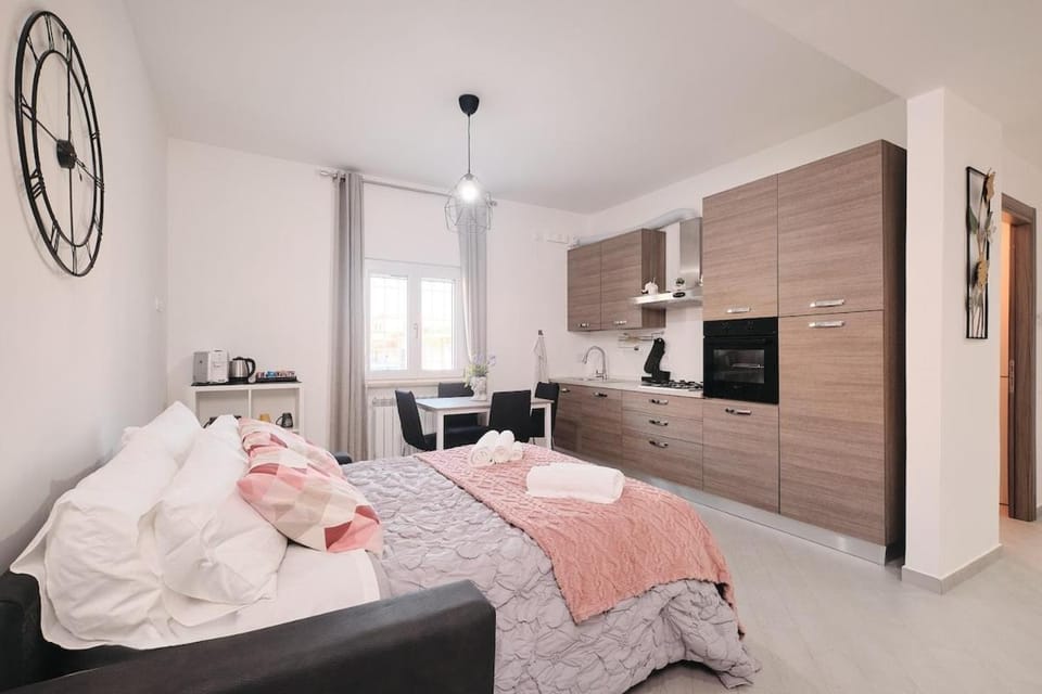 5 FCO Modern & Spacious, Free Parking Apartment in Lazio