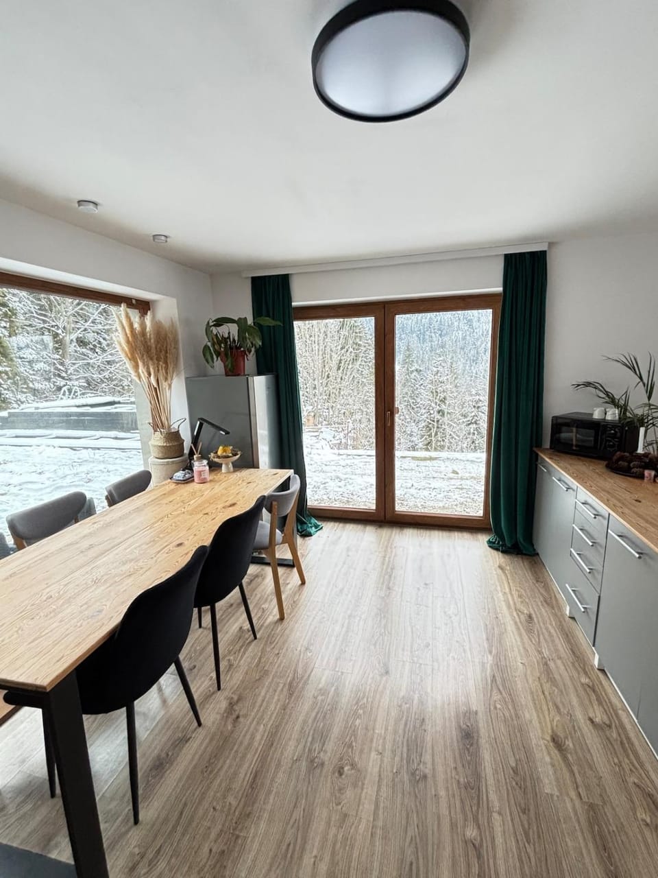 Apartament pod lasem - przy szlaku na Turbacz, w pobliżu wyciągów narciarskich Apartment in Lesser Poland Voivodeship