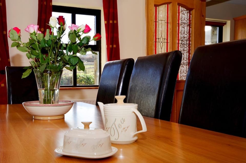 Seating area, Dining area