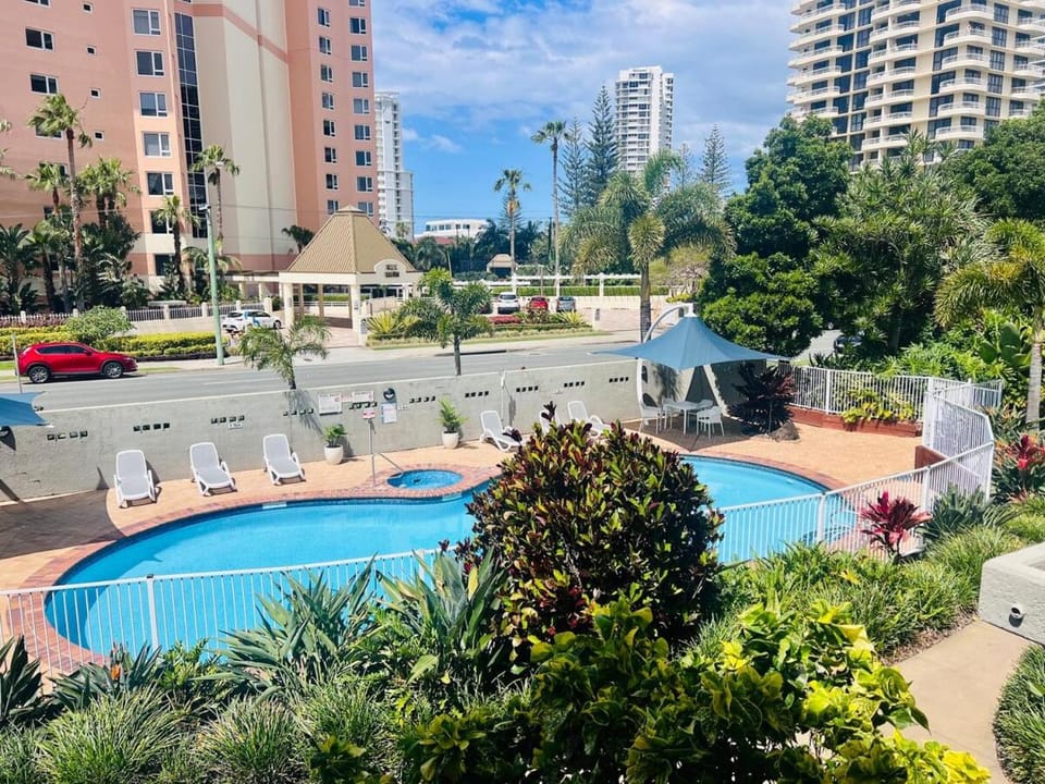 Hot Tub, Swimming pool