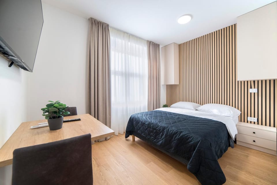 Bed, TV and multimedia, Photo of the whole room