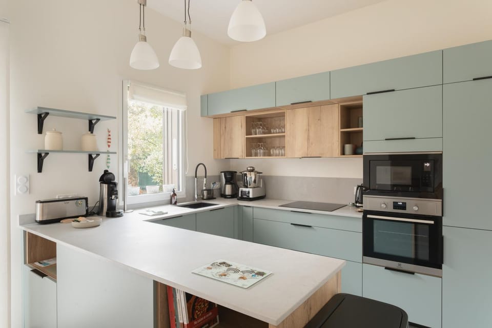 Kitchen or kitchenette, oven, stove