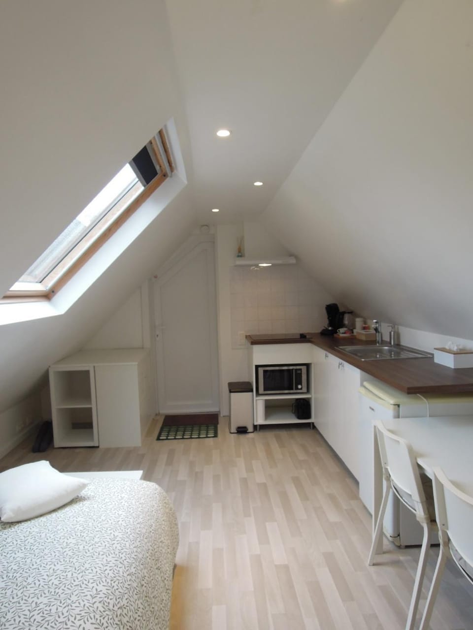 Kitchen or kitchenette, Dining area, oven, stove