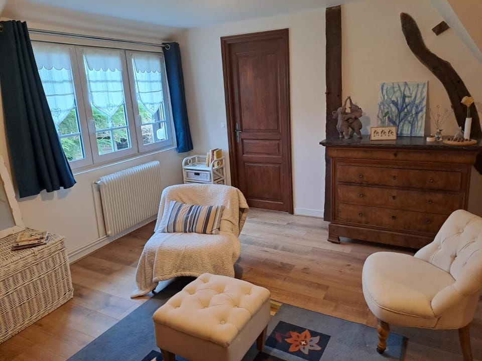 BERNAY Chambre avec salle d'eau privative et entrée indépendante Vacation rental in Normandy