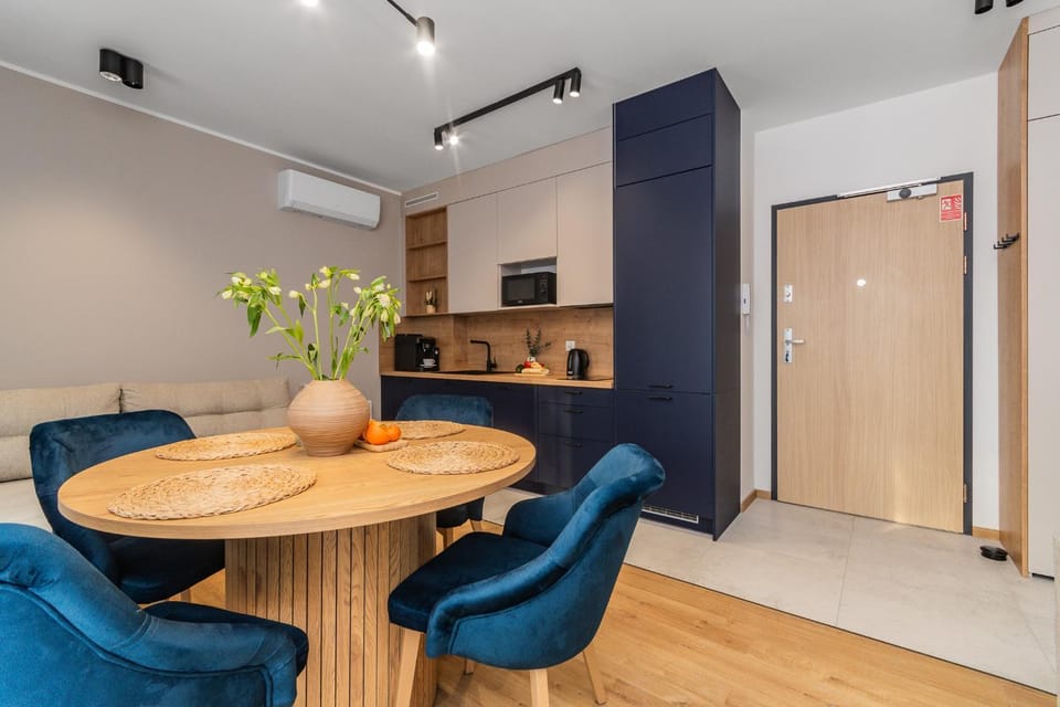 Kitchen or kitchenette, Living room, Seating area
