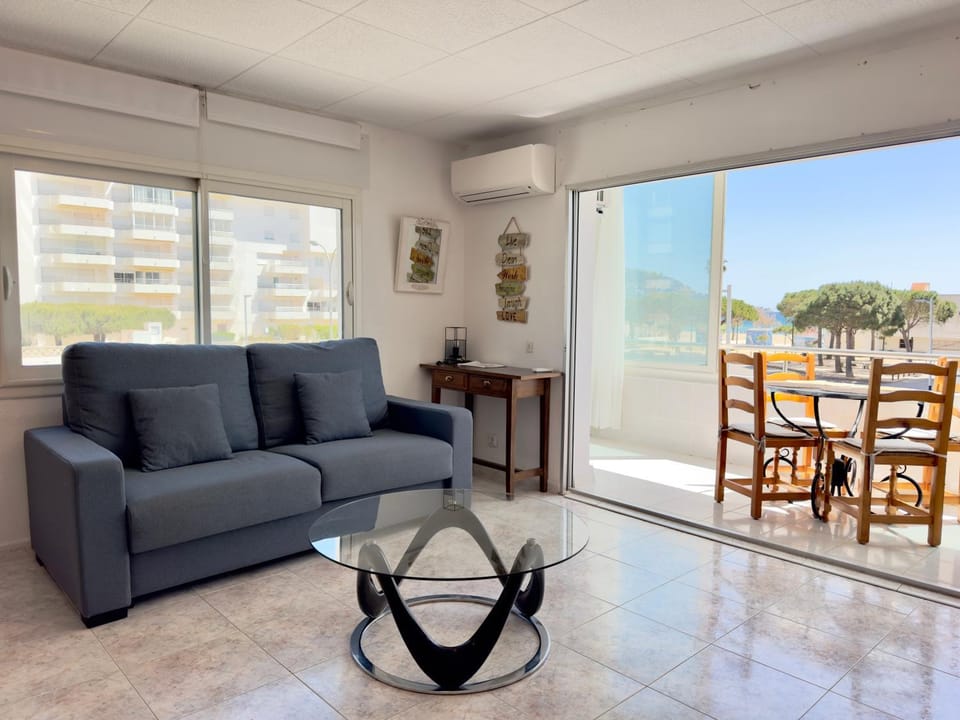 Living room, Sea view
