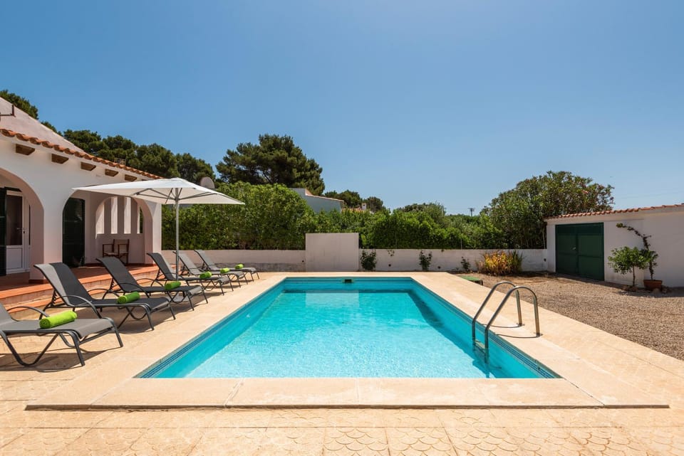 Patio, Pool view, Swimming pool, sunbed
