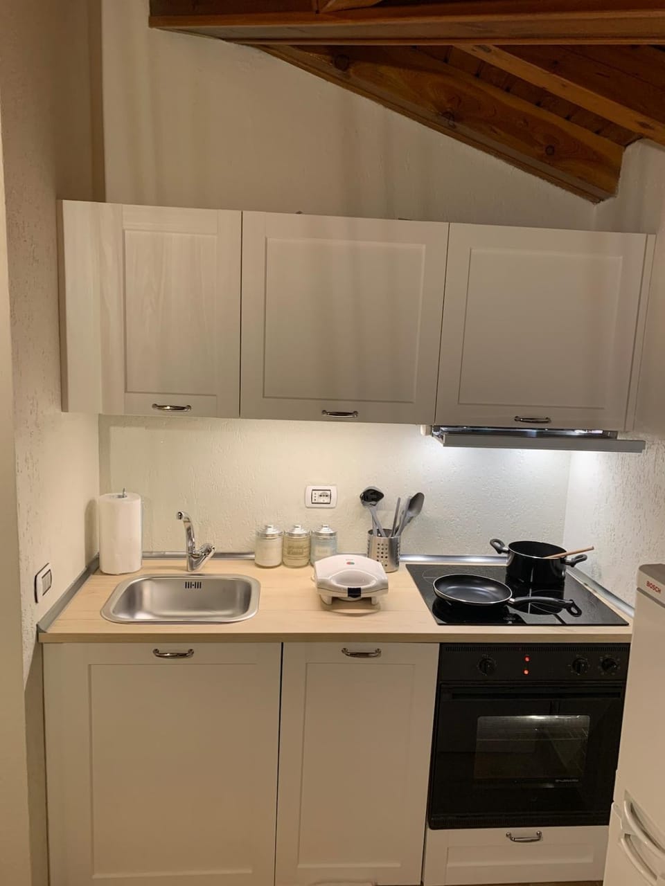 Kitchen or kitchenette, dishwasher, stove, toaster