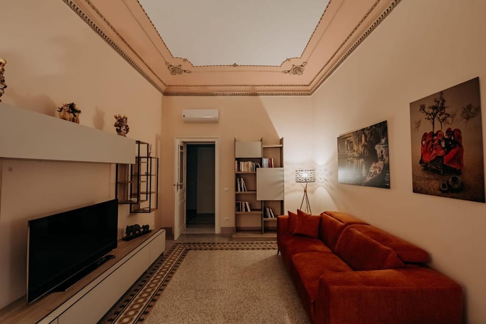 Living room, Seating area, air conditioner