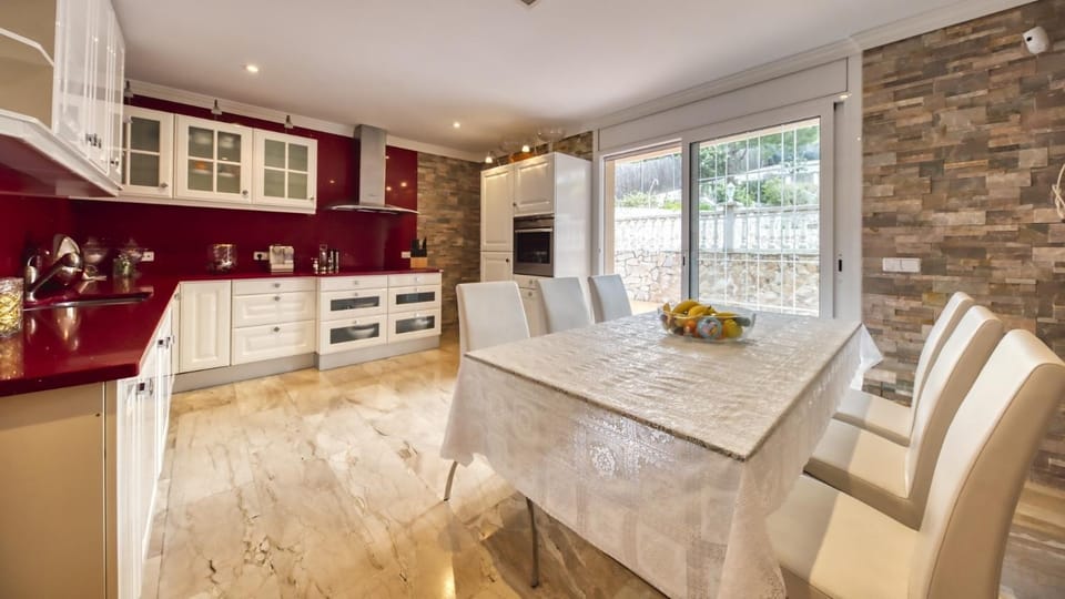 Property building, Kitchen or kitchenette, Living room
