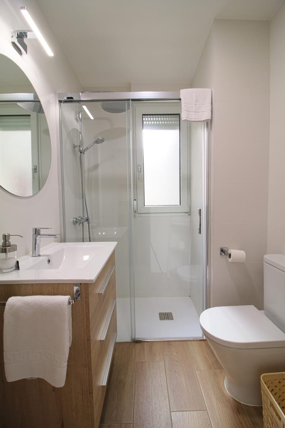 Shower, Bathroom, towels