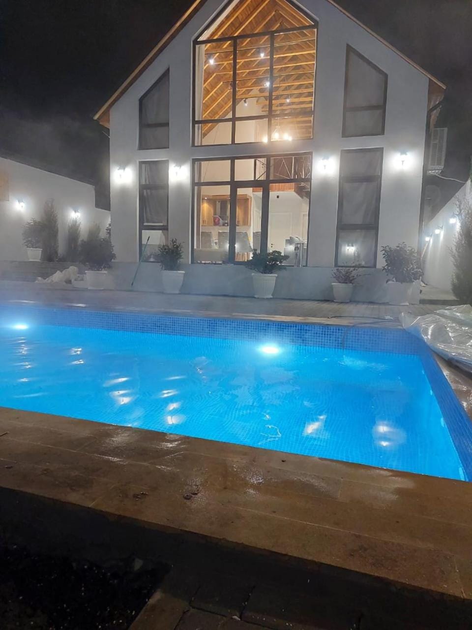 Hot Tub, Swimming pool