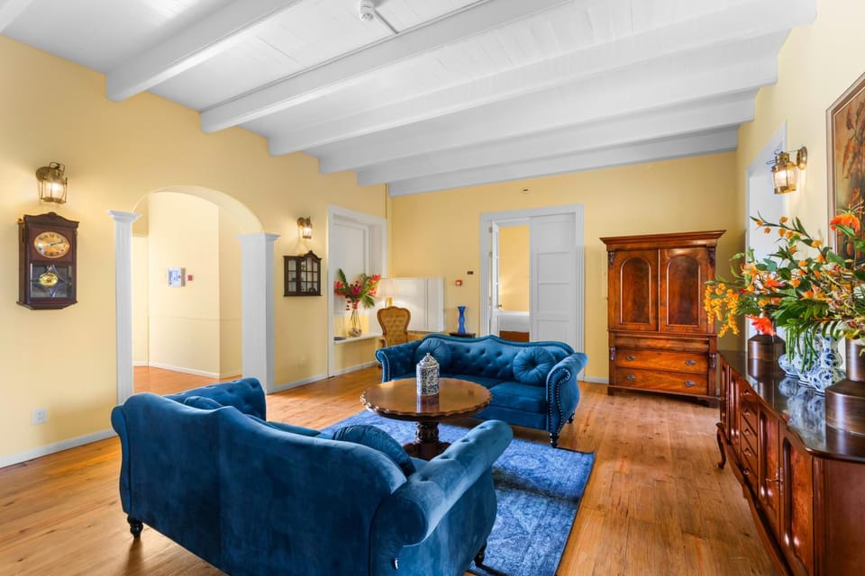Communal lounge/ TV room, Living room, Seating area
