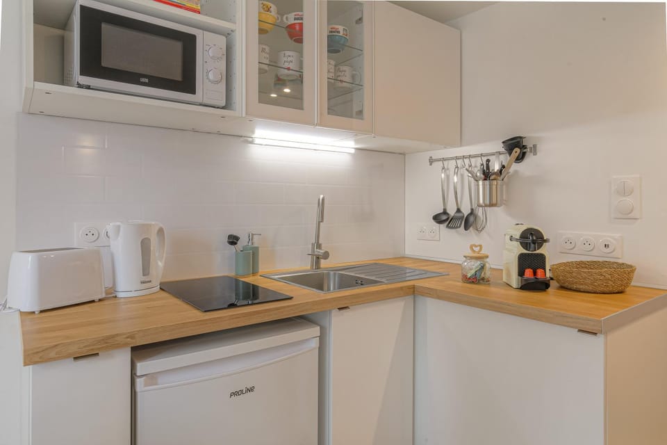 Coffee/tea facilities, kitchen