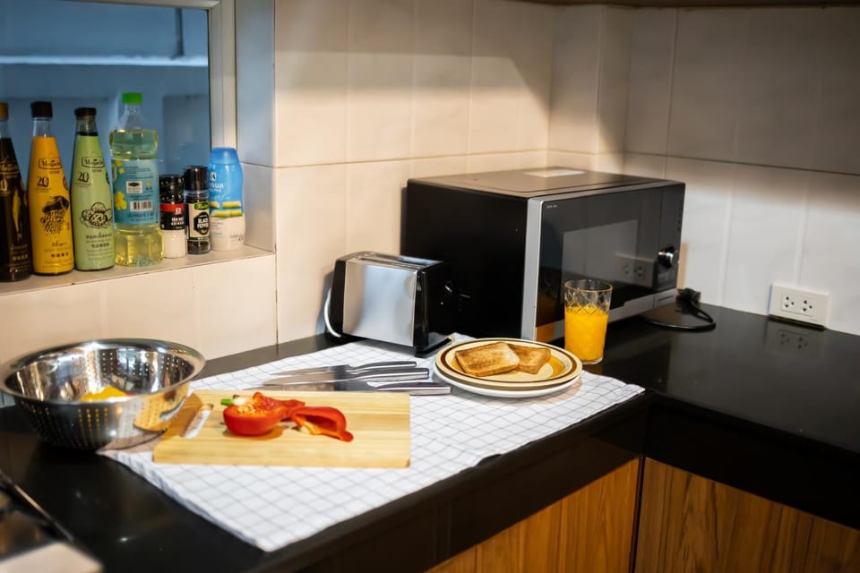 Kitchen or kitchenette, Food and drinks, toaster