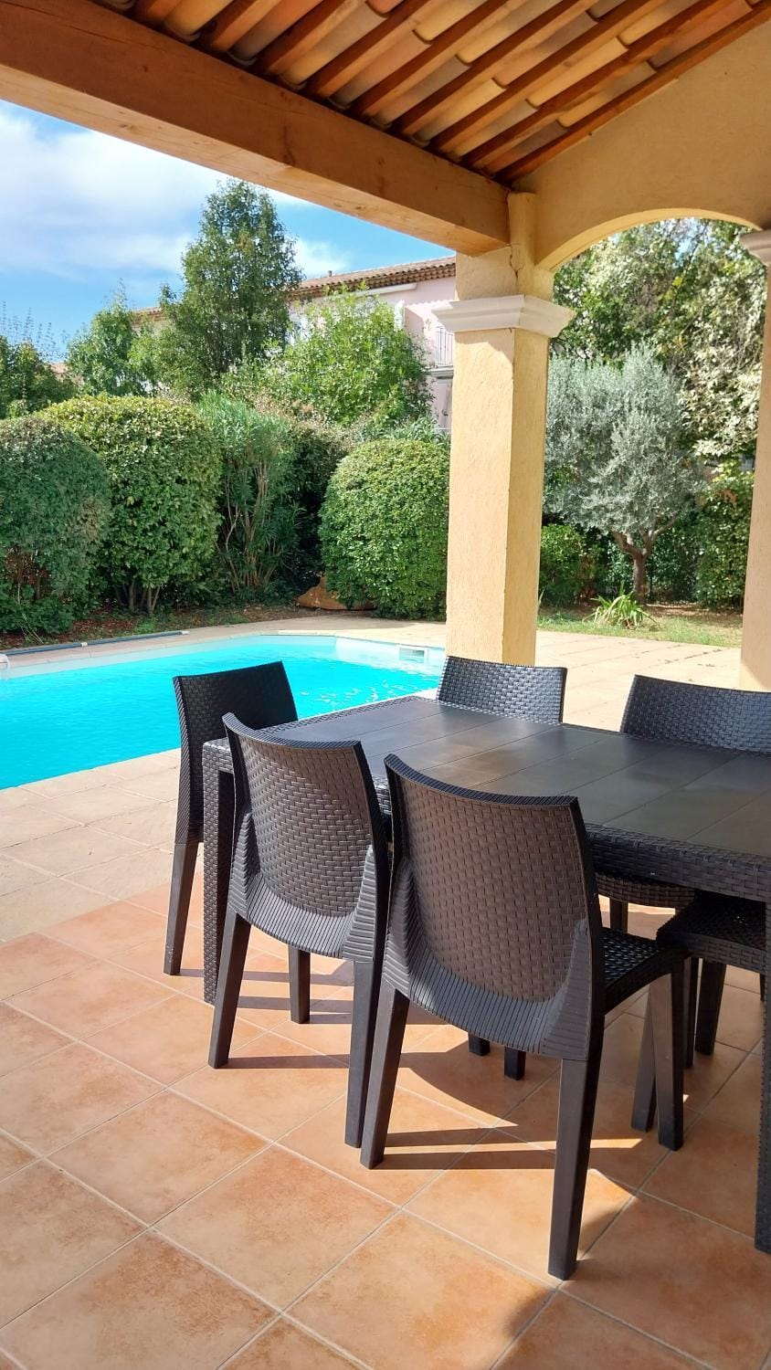 Très belle villa 17 avec piscine Villa in French Riviera
