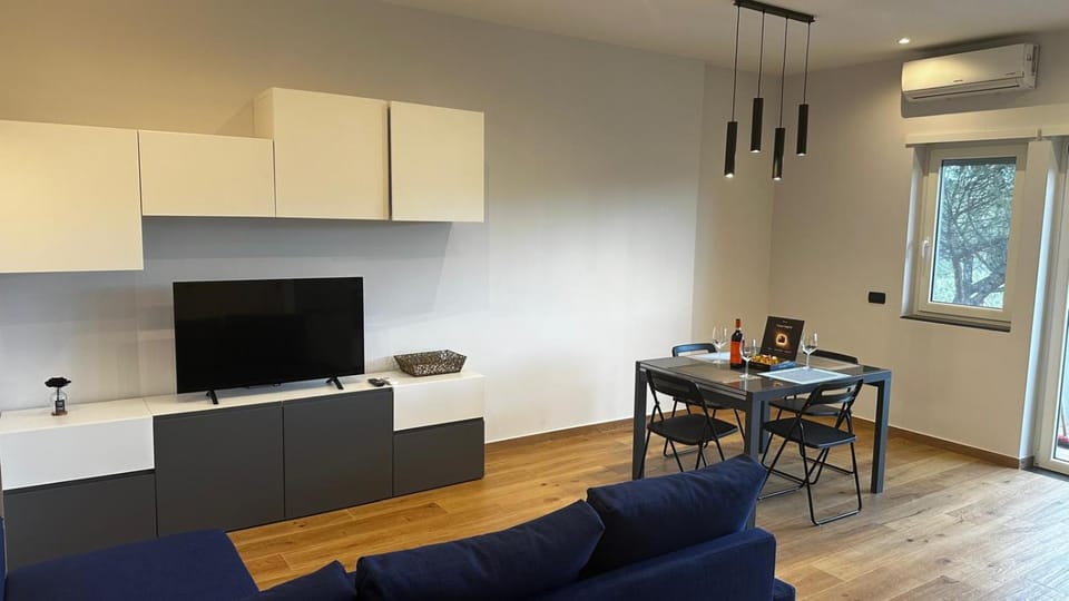 TV and multimedia, Living room, Dining area