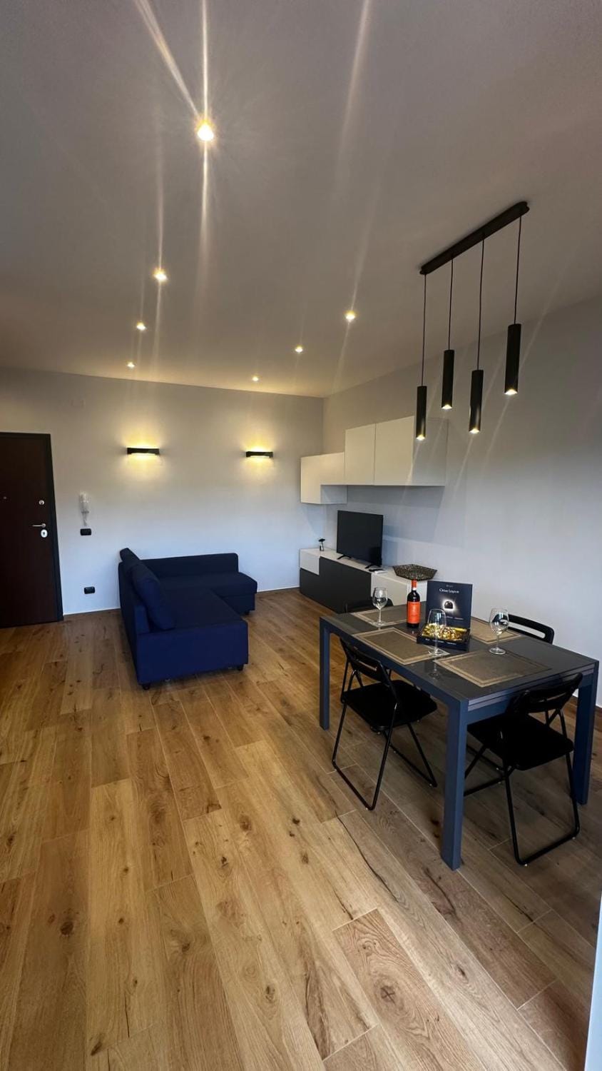 Communal lounge/ TV room, TV and multimedia, Living room, Dining area