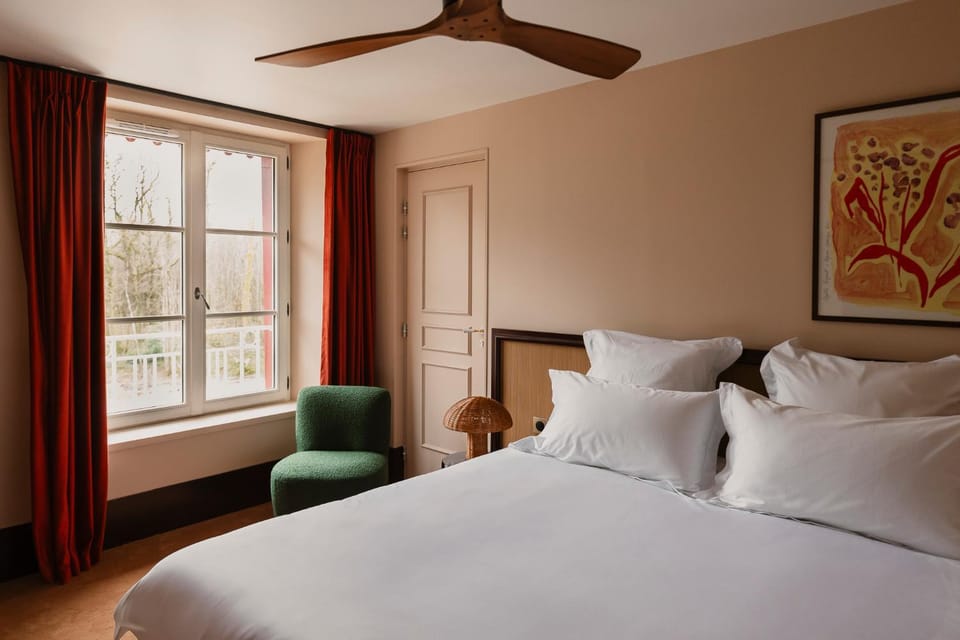 Bed, Photo of the whole room, Bedroom, Garden view