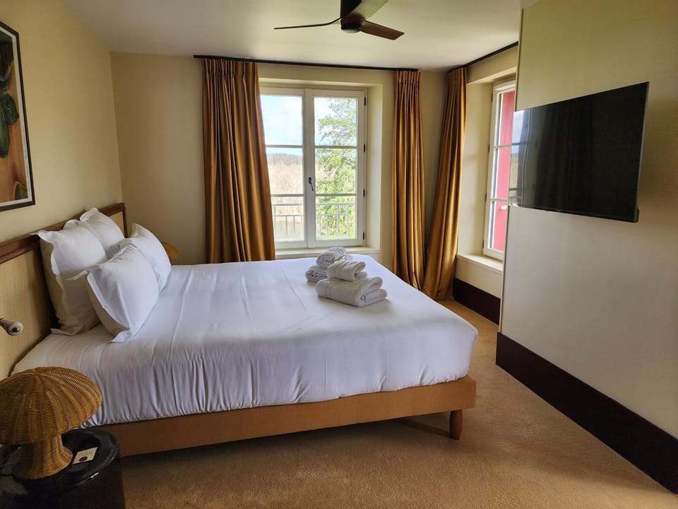 Bed, Photo of the whole room