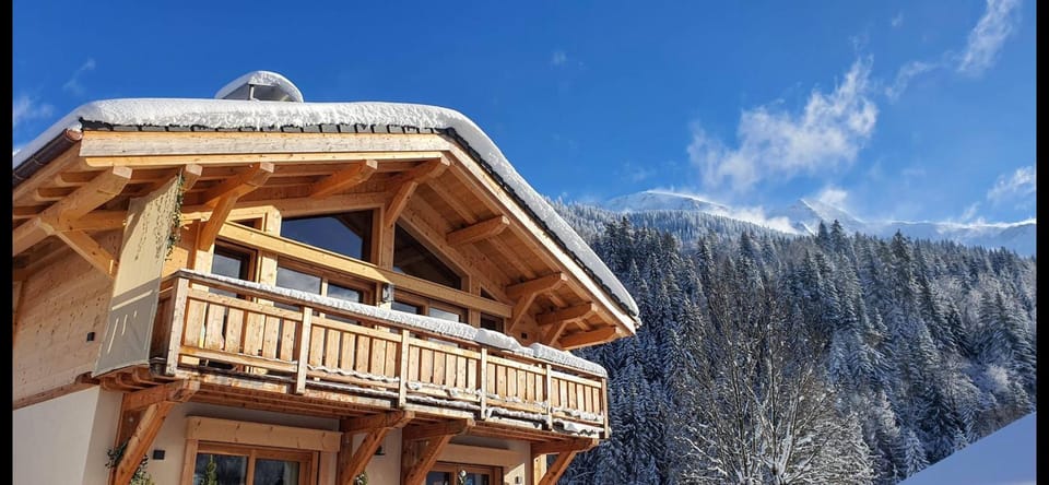 Property building, Day, Natural landscape, Winter, Mountain view