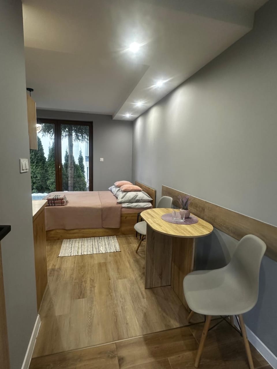 Bed, Living room, Photo of the whole room, Seating area, Bedroom