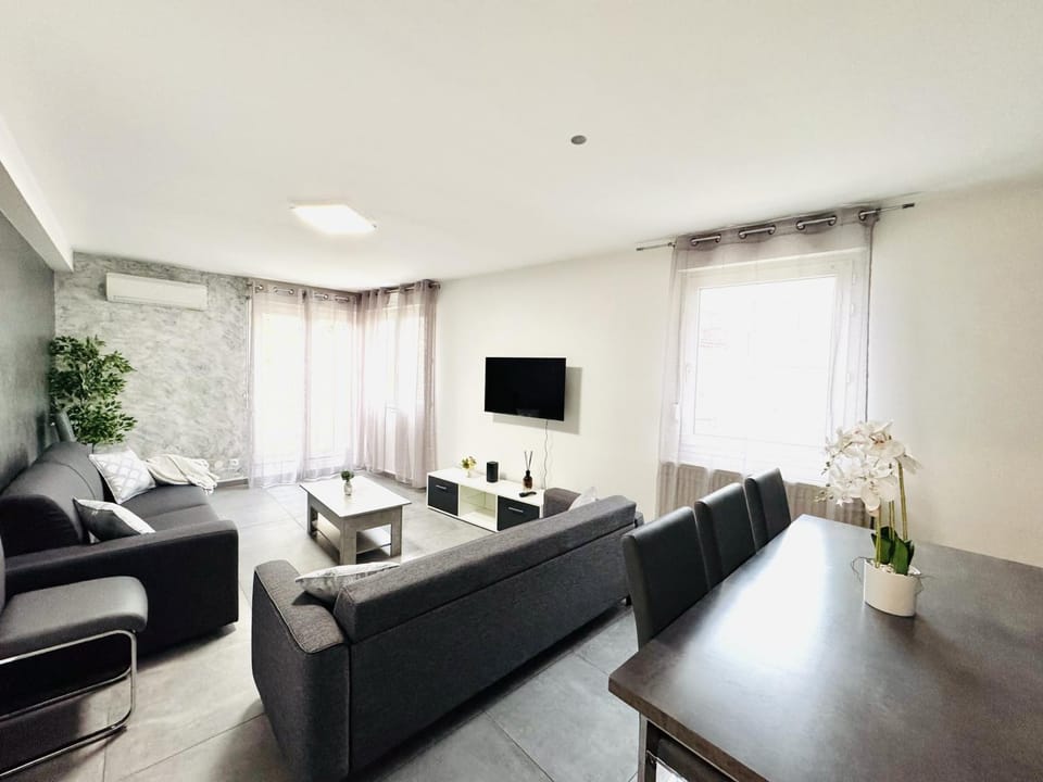 TV and multimedia, Living room, Seating area