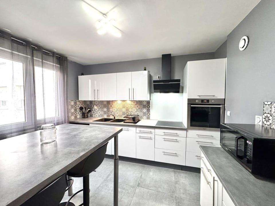 Kitchen or kitchenette, Dining area, dishwasher, oven, stove, toaster