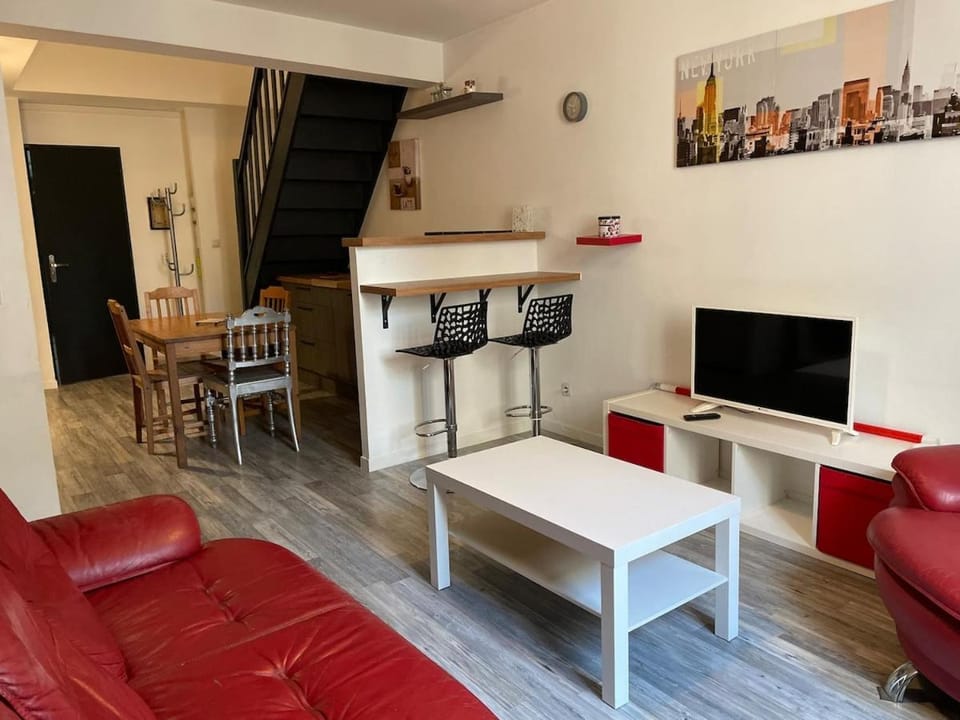 Communal lounge/ TV room, Living room, Dining area