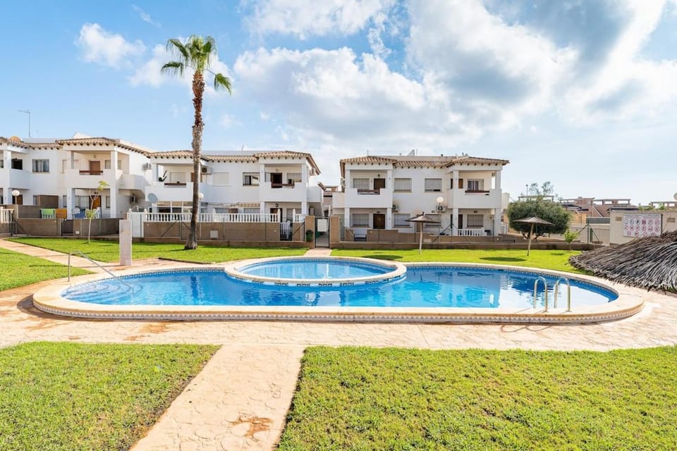 Property building, Garden, Garden view, Pool view, Swimming pool
