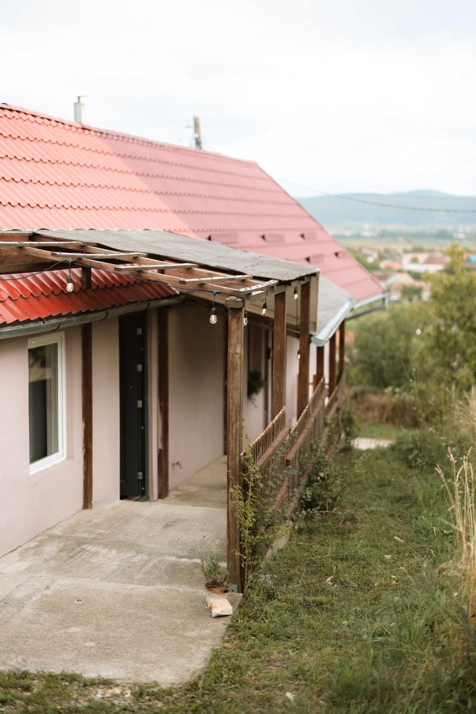 Panorama Lugasu House in Romania