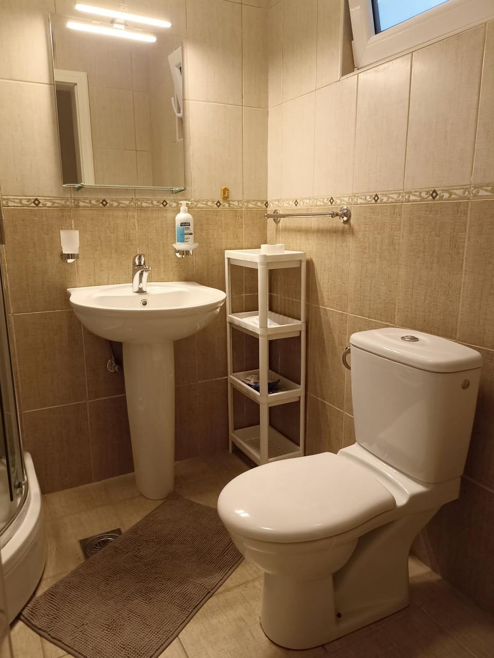 Shower, Toilet, Bathroom, towels