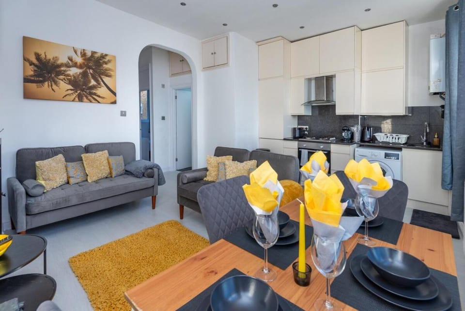 Kitchen or kitchenette, Living room, Dining area