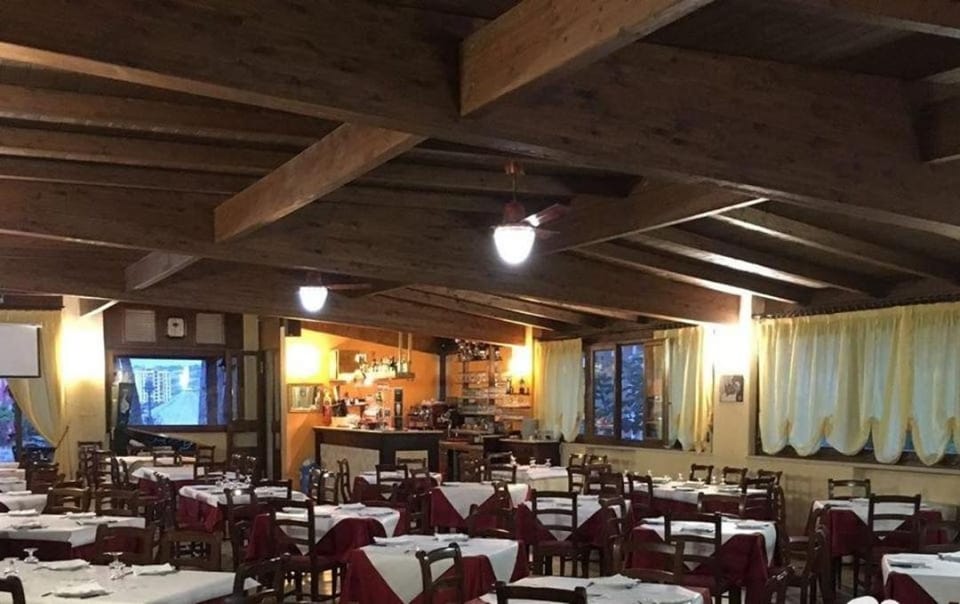 Restaurant/places to eat, Lounge or bar