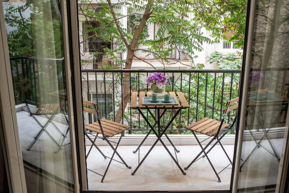 Patio, View (from property/room), Seating area, Garden view