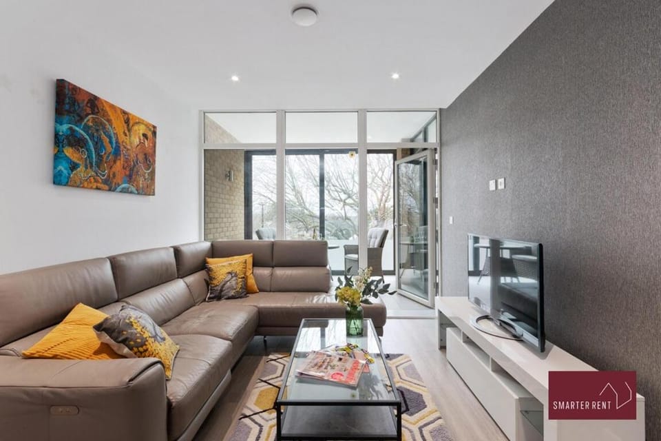 Two Bed Flat - Isleworth Apartment in Isleworth