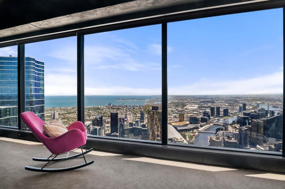 Luxurious Entire Top Floor Penthouse at Eureka Tower Apartment in Southbank