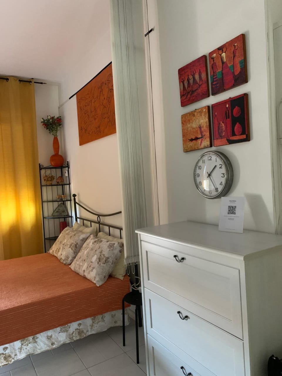Photo of the whole room, wardrobe