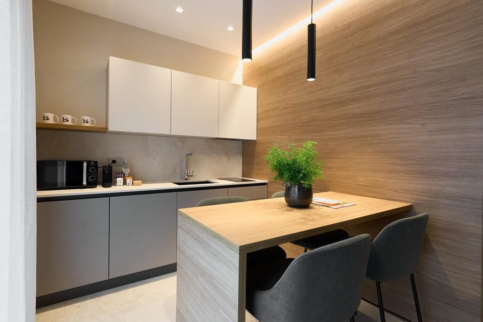 Kitchen or kitchenette, Dining area, stove