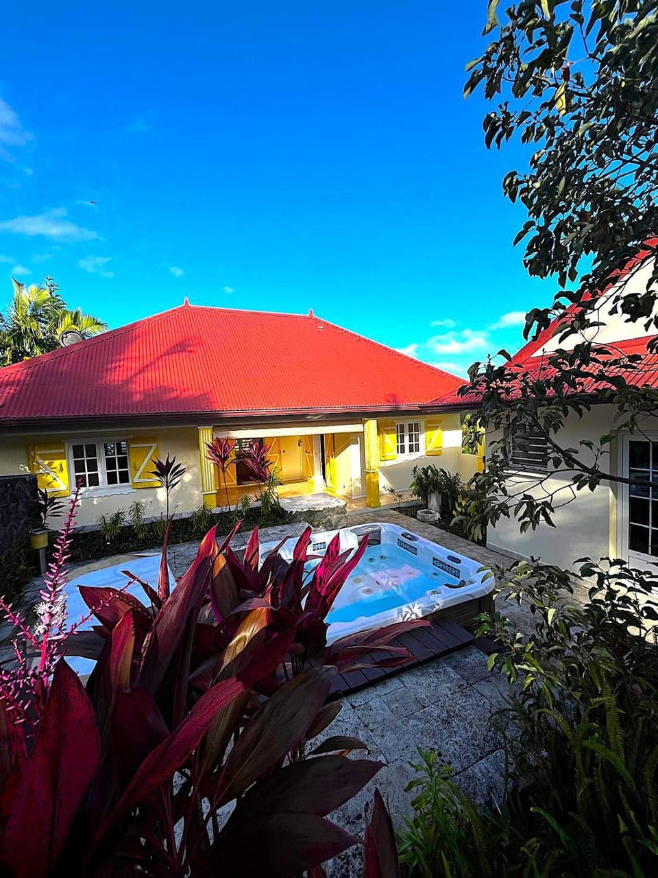 Garden, Hot Tub