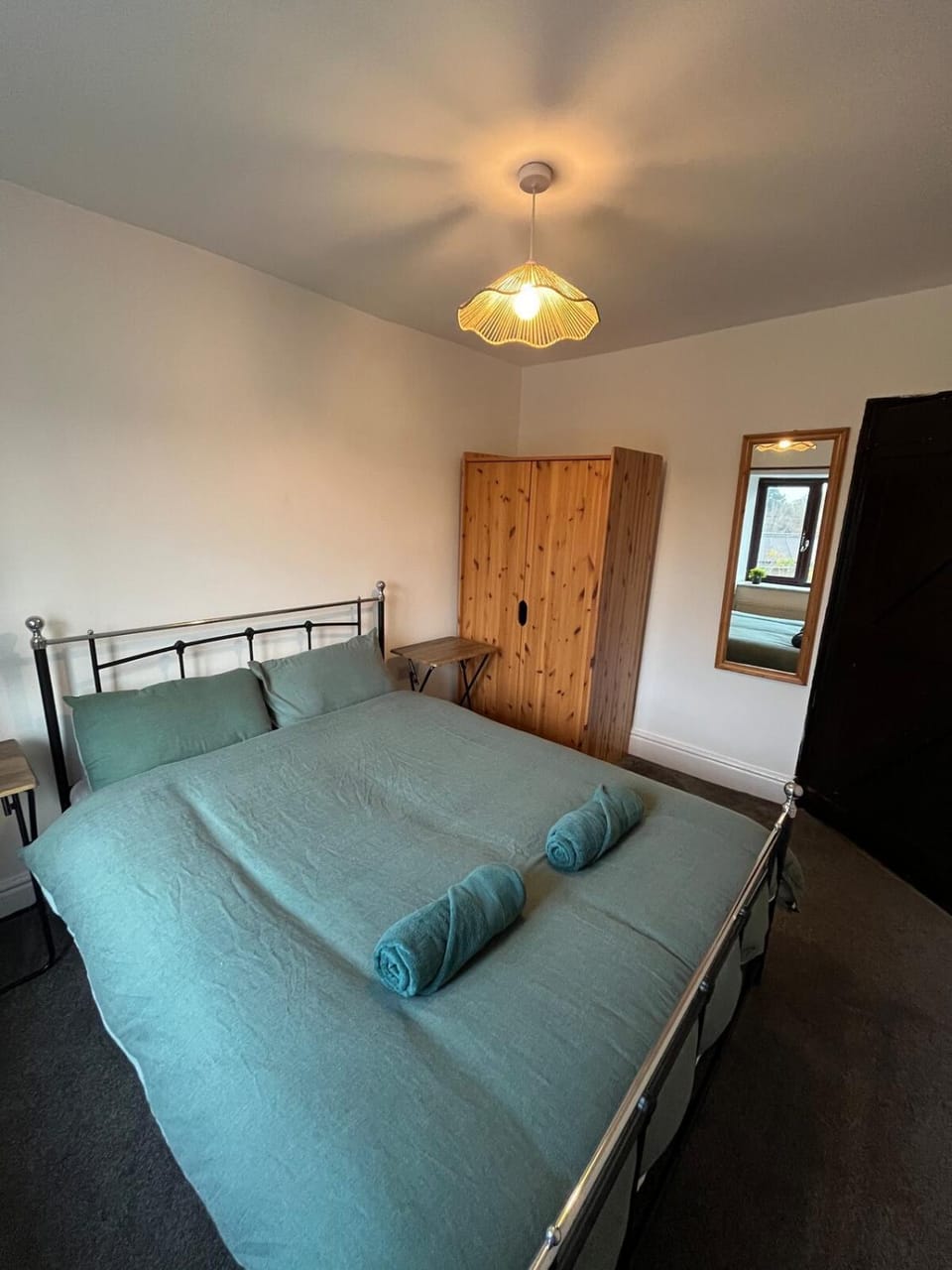 Bumblebee Cottage 3-Bed Family Stay near Sheffield with Garden & Free Parking House in Sheffield