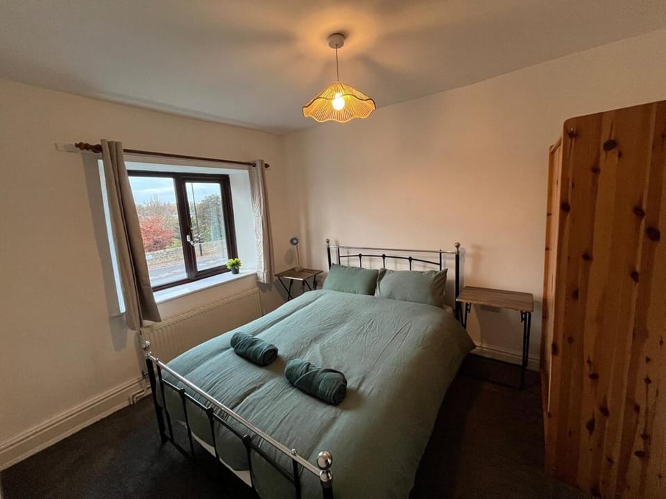 Bumblebee Cottage 3-Bed Family Stay near Sheffield with Garden & Free Parking House in Sheffield