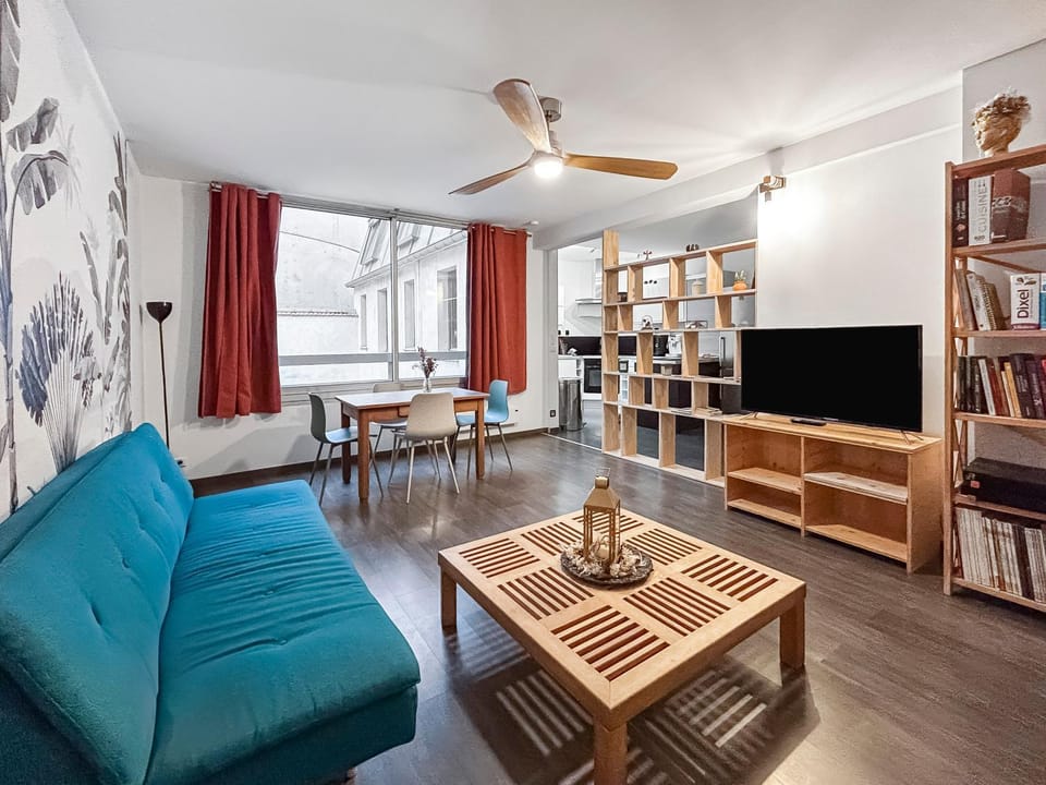 Communal lounge/ TV room, Living room