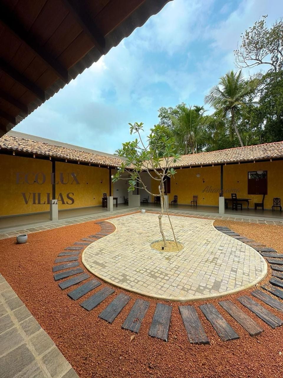 Restaurant/places to eat, Restaurant/places to eat, Facade/entrance, Lobby or reception